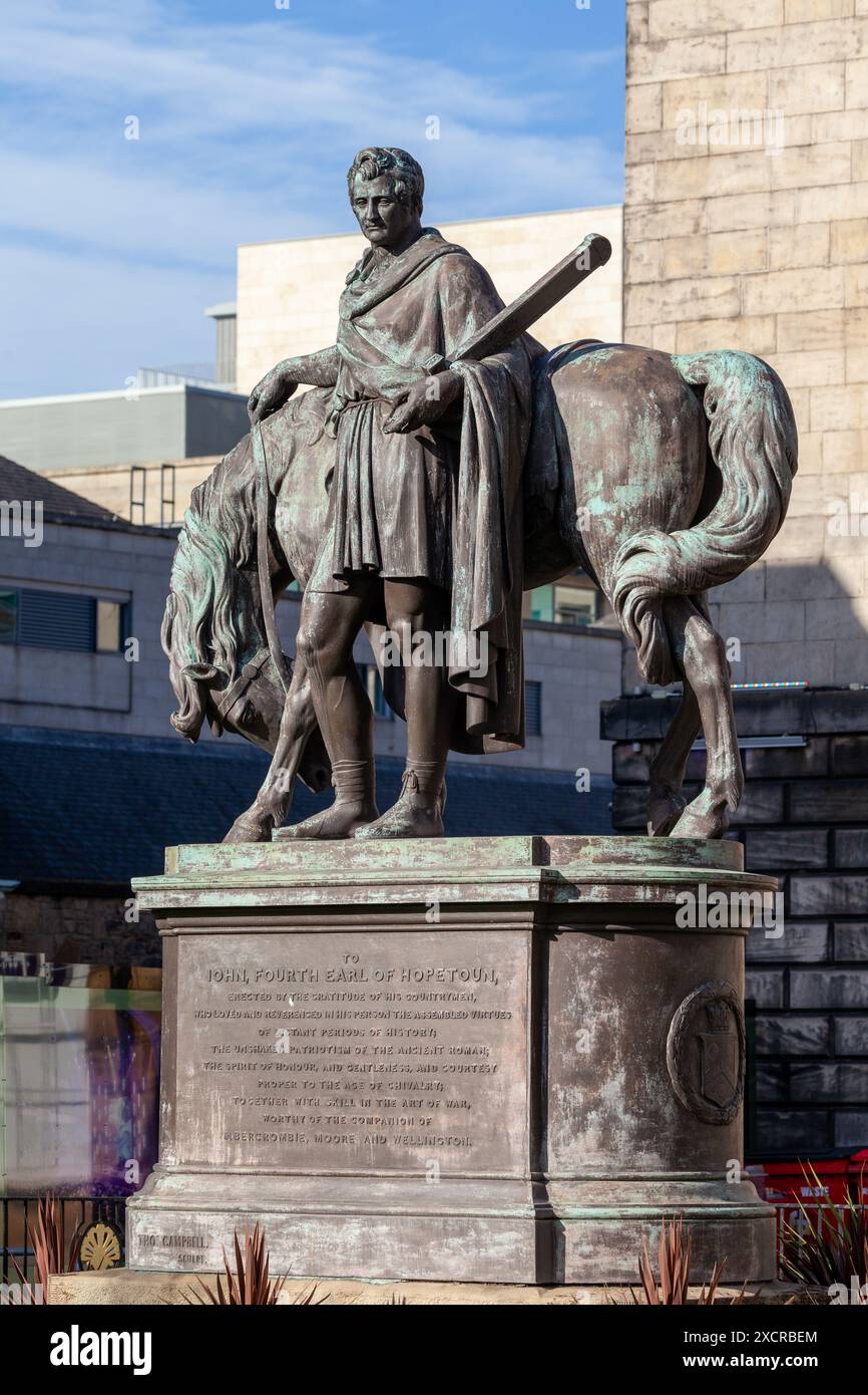 Statue von John Hope, 4. Earl of Hopetoun außerhalb des Dundas House ist der Sitz der Royal Bank of Scotland Stockfoto