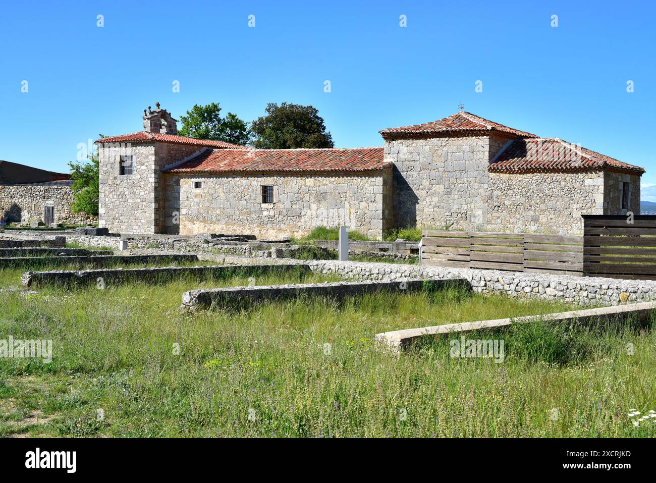 Colonia Clunia Sulpicia, eine antike römische Stadt. Nuestra Señora del Castro Eremitage. Alto de Castro zwischen Coruña del Conde und Peñalba de Castr Stockfoto