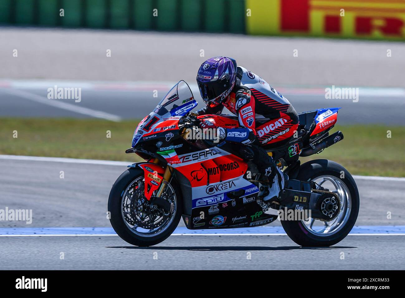 Michael Ruben Rinaldi vom Team Motocorsa Racing mit Ducati Panigale V4R in Aktion während der FIM SBK Superbike World Championship Pirelli Emilia-Romagna Round - Superpole Race auf dem Misano World Circuit in Misano Adriatico. Stockfoto