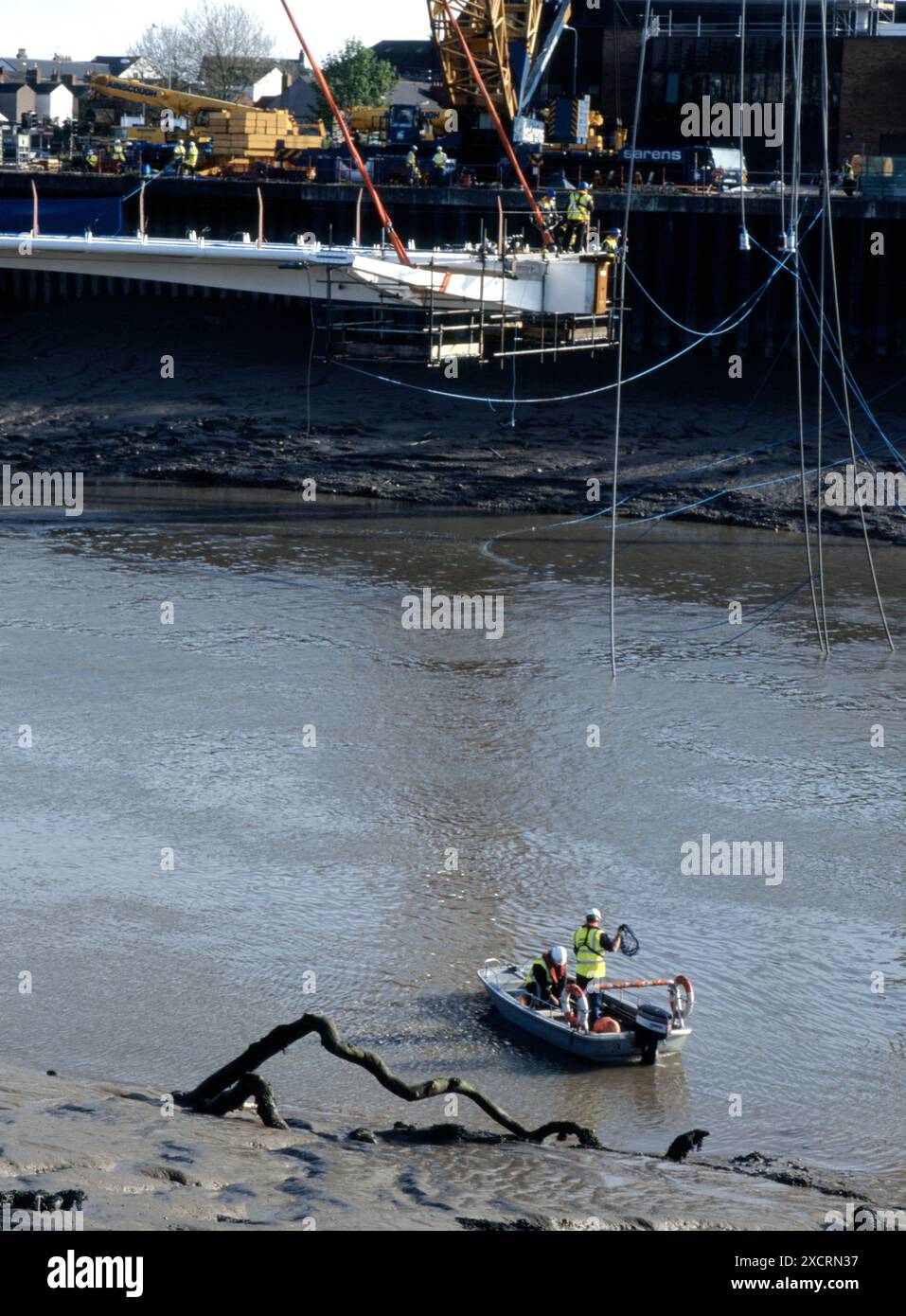 Ikonische Fußgängerbrücke über den Fluss Usk bei Newport, Gwent Stockfoto