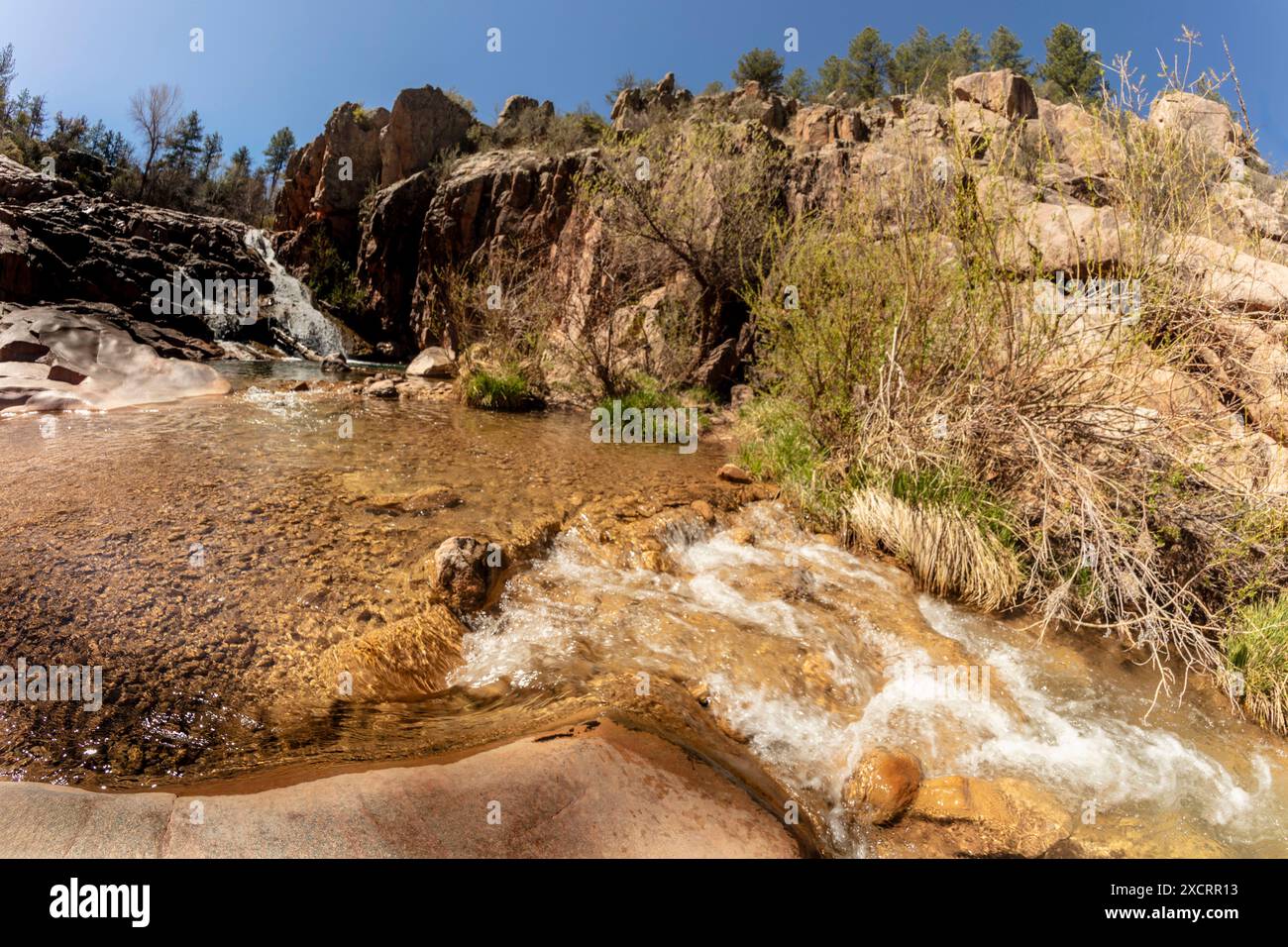 Wundervolle Wasserfälle entlang des herrlichen Water Wheel Falls Wander Trail in der Nähe von Peyson, Arizona (USA). Verführerisch, Erstaunlich, Atemberaubend, Fesselnd, Stockfoto