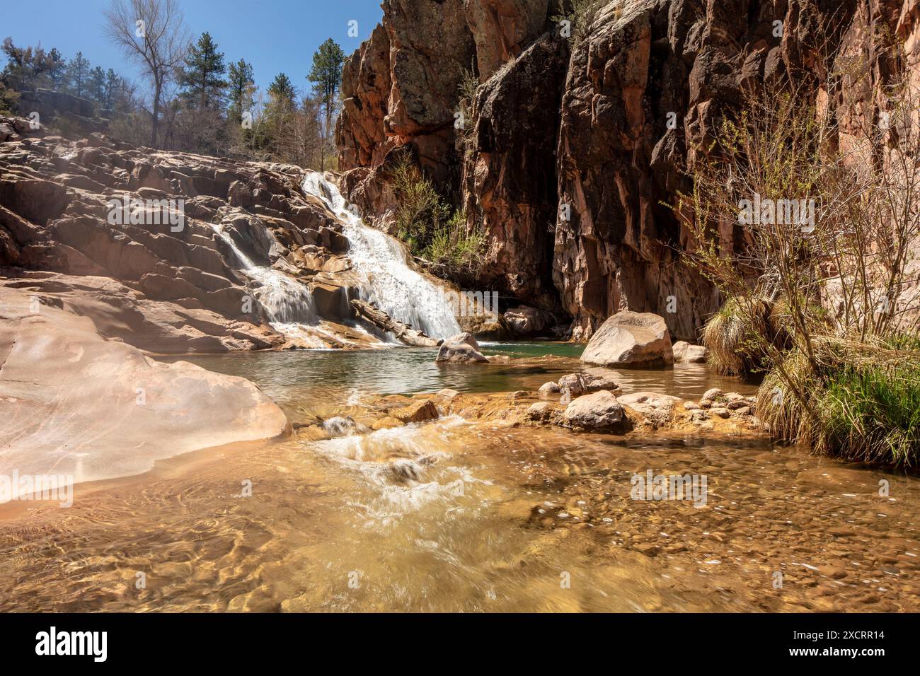 Wundervolle Wasserfälle entlang des herrlichen Water Wheel Falls Wander Trail in der Nähe von Peyson, Arizona (USA). Verführerisch, Erstaunlich, Atemberaubend, Fesselnd, Stockfoto
