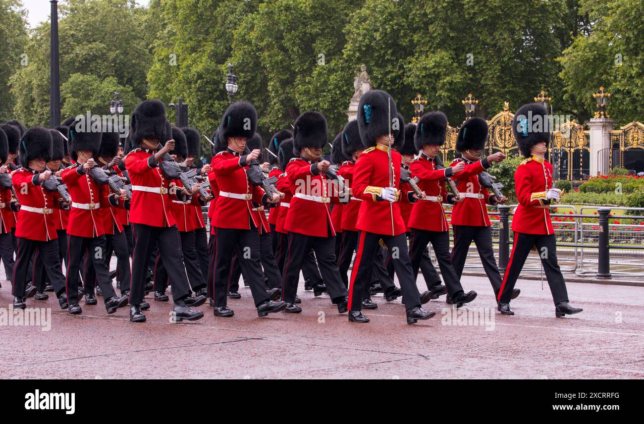 Irish Guards Marschieren Trooping The Colour Color The Mall London 2024 Stockfoto