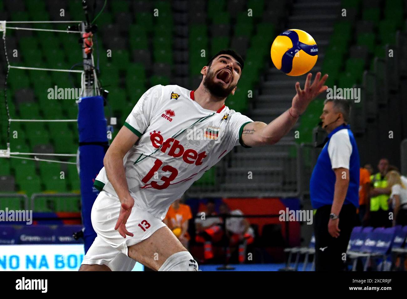 Ljubljana, Slowenien. Juni 2024. Ljubljana, Slowenien, 18. Juni 2024: Dimitar Dimitrov von Bulgarien in Aktion während des FIVB-Spiels der Männer-Volleyball-Nations-League zwischen Bulgarien und der Türkei in der Arena Stozice, Ljubljana, Slowenien. (Natasa Kupljenik/SPP) Credit: SPP Sport Press Photo. /Alamy Live News Stockfoto