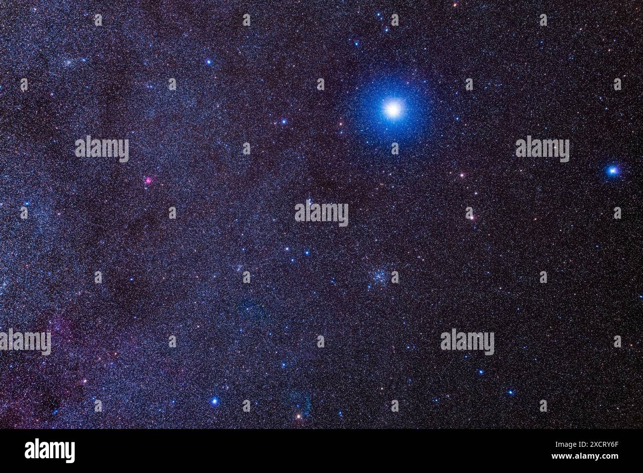 Dieser umrahmt oben ein 15° x 10°-Feld um Sirius, um den hellen Sternhaufen Messier 41 darunter einzuschließen. Aber auch im Rahmen gibt es mehrere andere Stockfoto
