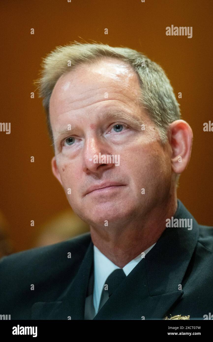 Washington, Vereinigte Staaten Von Amerika. Juni 2024. Vize-Admiral John B. Mustin, Chef der Navy Reserve, erscheint vor einem Senate Committee on Appropriations – SubCommittee on Defense Hearing, um die vorgeschlagenen Haushaltsvoranschläge und die Begründung für das Haushaltsjahr 2025 für die National Guard and Reserves im Dirksen Senate Office Building in Washington, DC am Dienstag, den 18. Juni 2024 zu prüfen. Credit: Rod Lamkey/CNP/SIPA USA Credit: SIPA USA/Alamy Live News Stockfoto