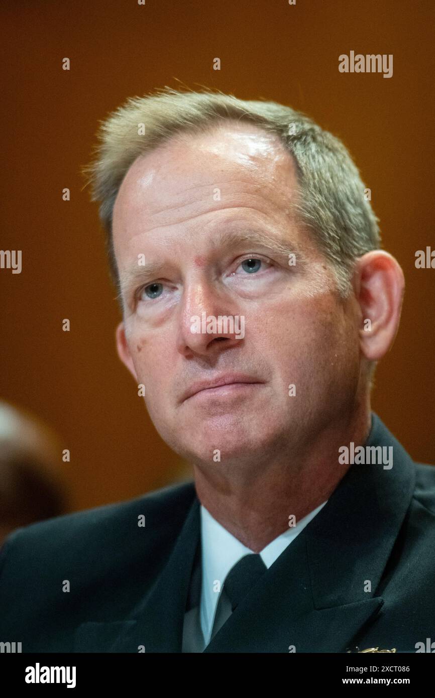 Washington, Vereinigte Staaten Von Amerika. Juni 2024. Vize-Admiral John B. Mustin, Chef der Navy Reserve, erscheint vor einem Senate Committee on Appropriations – SubCommittee on Defense Hearing, um die vorgeschlagenen Haushaltsvoranschläge und die Begründung für das Haushaltsjahr 2025 für die National Guard and Reserves im Dirksen Senate Office Building in Washington, DC am Dienstag, den 18. Juni 2024 zu prüfen. Credit: Rod Lamkey/CNP/SIPA USA Credit: SIPA USA/Alamy Live News Stockfoto