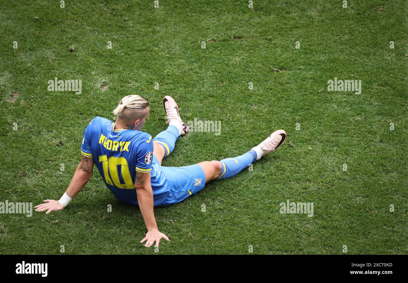 MÜNCHEN, DEUTSCHLAND - 17. JUNI: Mykhaili Mudryk aus der Ukraine sieht nach der Niederlage des Teams beim Gruppenspiel der UEFA EURO 2024 zwischen Rumänien und der Ukraine am 17. Juni 2024 in München aus. © diebilderwelt / Alamy Stock Stockfoto