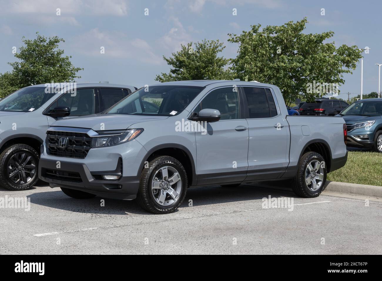 Avon - 16. Juni 2024: Honda Ridgeline Midsize Pickup Truck Display. Honda bietet den Ridgeline mit einem 3,5-Liter-VTEC-V6-Motor mit 280 PS an. MEIN:2024 Stockfoto