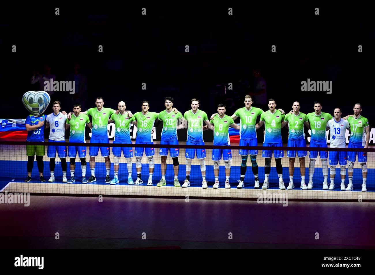 Ljubljana, Slowenien. Juni 2024. Ljubljana, Slowenien, 18. Juni 2024: Team Slowenien vor dem Spiel der FIVB Men's Volleyball Nations League zwischen Slowenien und Argentinien in der Arena Stozice, Ljubljana, Slowenien. (Igor Kupljenik/SPP) Credit: SPP Sport Press Photo. /Alamy Live News Stockfoto