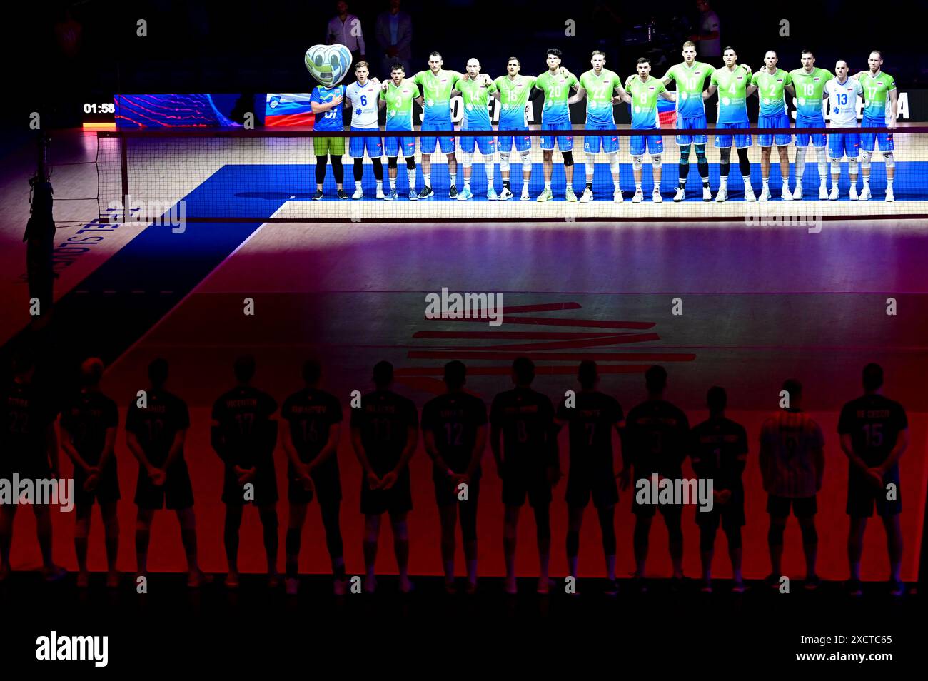 Ljubljana, Slowenien. Juni 2024. Ljubljana, Slowenien, 18. Juni 2024: Team Slowenien vor dem Spiel der FIVB Men's Volleyball Nations League zwischen Slowenien und Argentinien in der Arena Stozice, Ljubljana, Slowenien. (Igor Kupljenik/SPP) Credit: SPP Sport Press Photo. /Alamy Live News Stockfoto