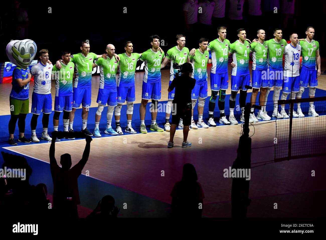 Ljubljana, Slowenien. Juni 2024. Ljubljana, Slowenien, 18. Juni 2024: Team Slowenien beim FIVB Men's Volleyball Nations League Spiel zwischen Slowenien und Argentinien in der Arena Stozice, Ljubljana, Slowenien. (Natasa Kupljenik/SPP) Credit: SPP Sport Press Photo. /Alamy Live News Stockfoto