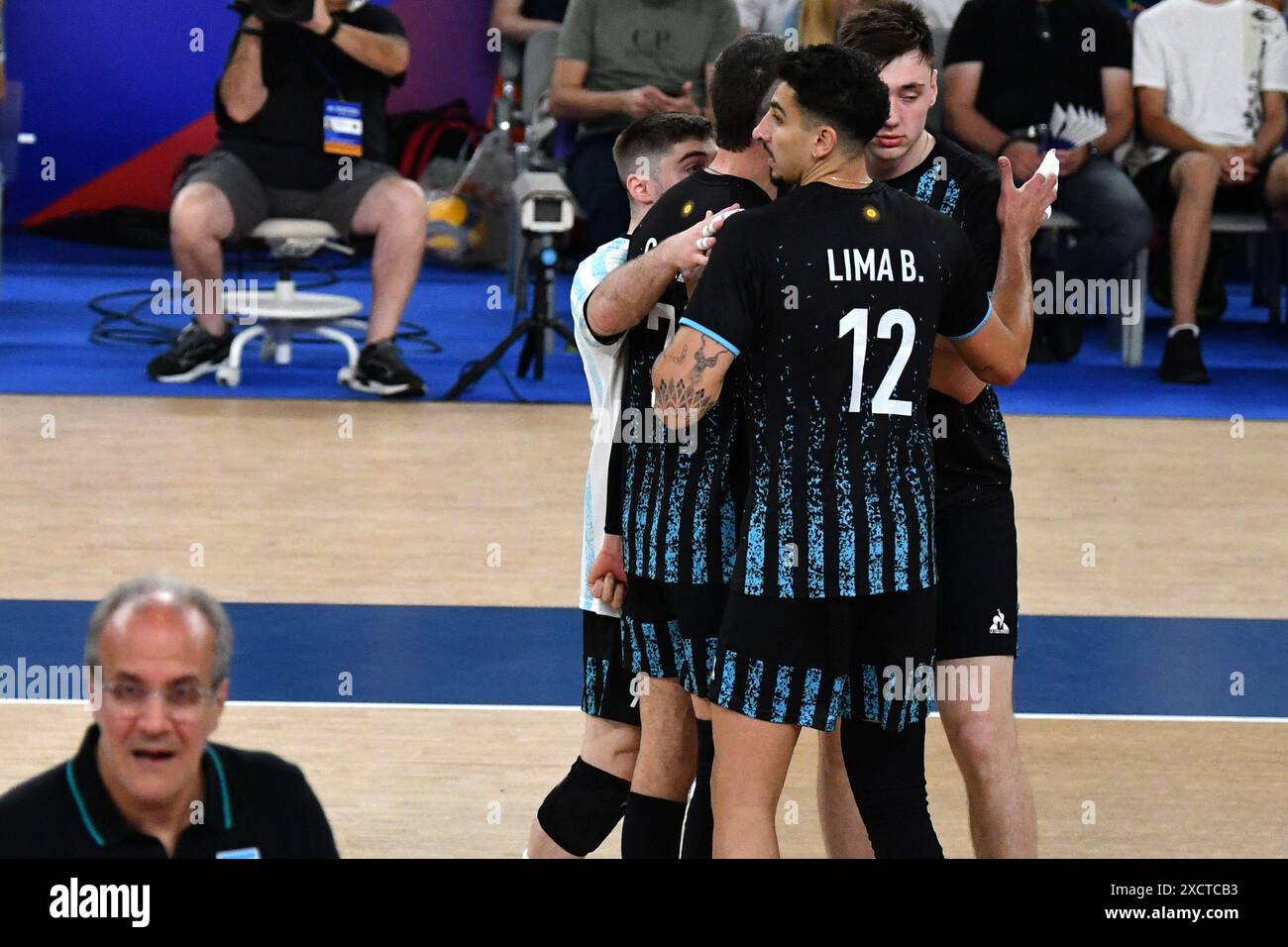 Ljubljana, Slowenien. Juni 2024. Ljubljana, Slowenien, 18. Juni 2024: Das Team Argentinien feiert beim Spiel der FIVB Men's Volleyball Nations League zwischen Slowenien und Argentinien in der Arena Stozice, Ljubljana, Slowenien. (Natasa Kupljenik/SPP) Credit: SPP Sport Press Photo. /Alamy Live News Stockfoto