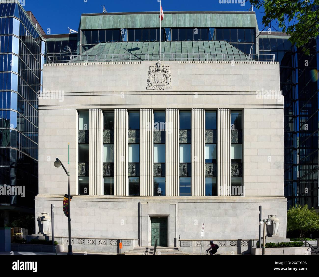 Ottawa, Kanada – 15. Juni 2024: Das Gebäude der Bank of Canada in der Wellington Street. Die Bank of Canada ist eine Crown Corporation und Kanadas Zentralbank Stockfoto