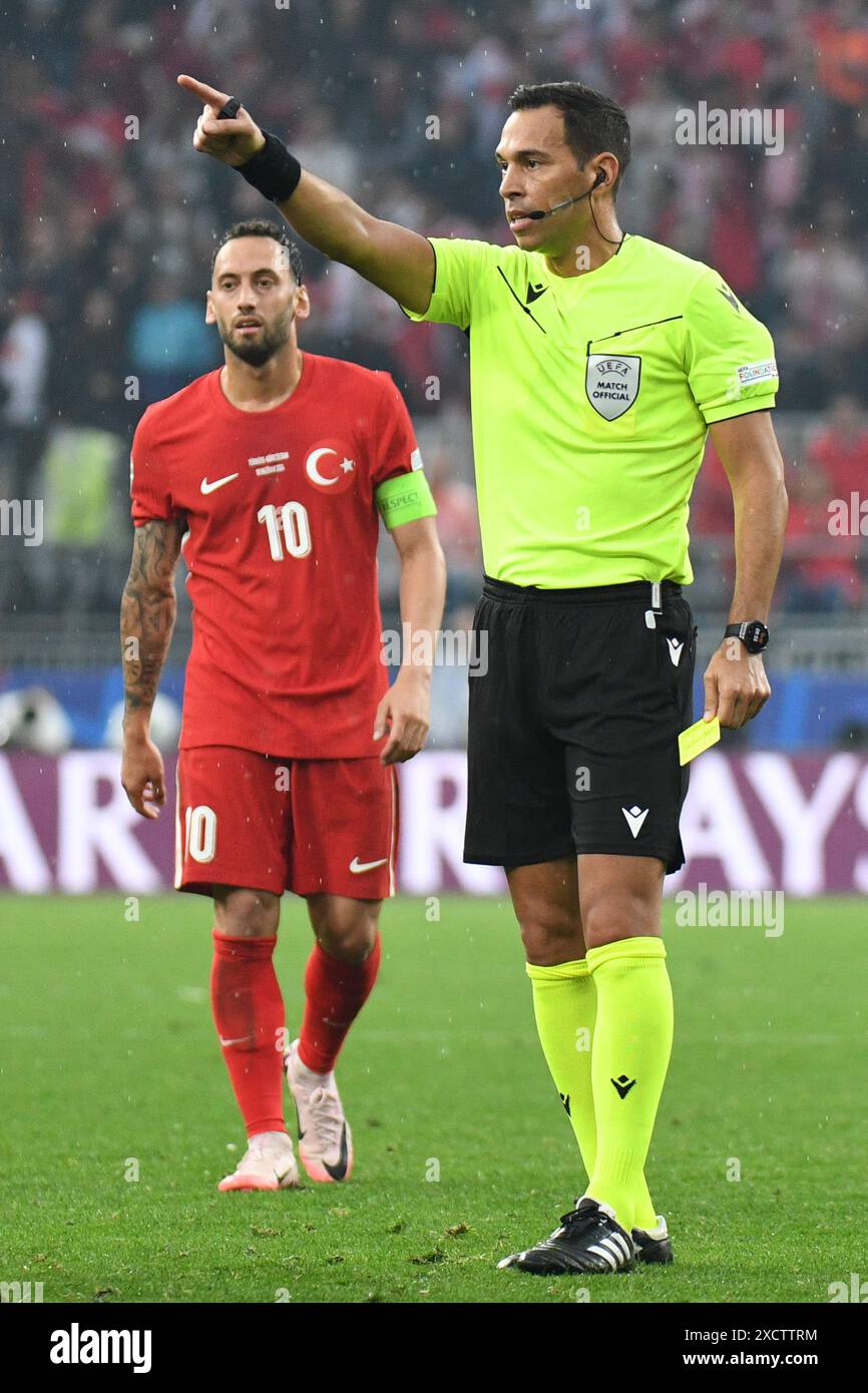 Dortmund, Deutschland. Juni 2024. Schiedsrichter Facundo Tello beim Gruppenspiel der UEFA EURO 2024 zwischen der Türkei und Georgien im BVB Stadion Dortmund. Quelle: Meng Gao/Alamy Live News Stockfoto