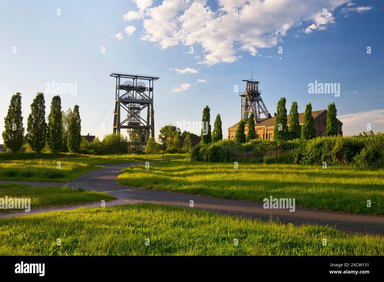 Park Gneisenau mit den beiden Tragwerken der stillgelegten Zeche, Deutschland, Nordrhein-Westfalen, Ruhrgebiet, Dortmund Stockfoto