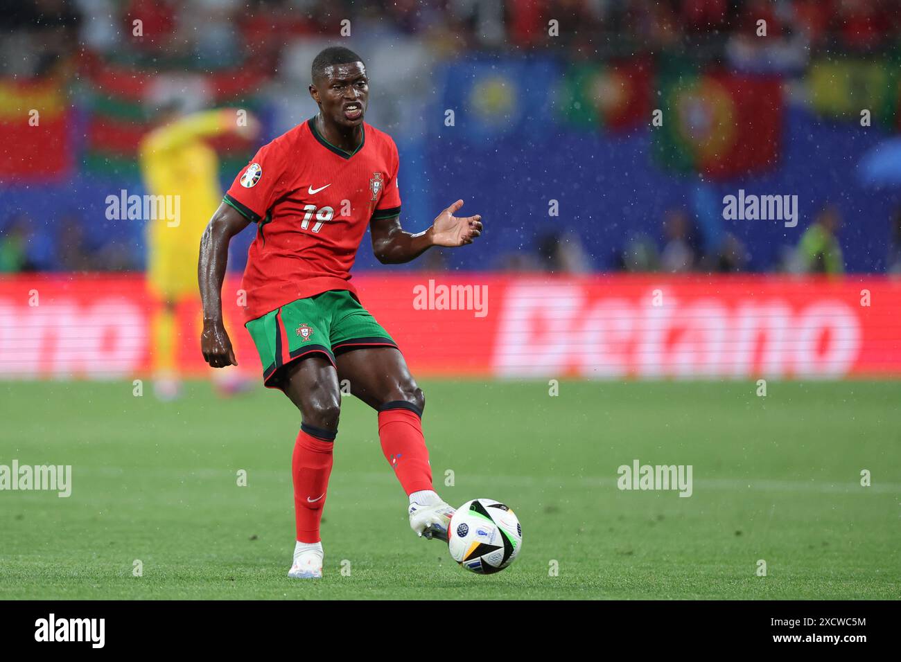 Leipzig, Deutschland, 18. Juni 2024. Nuno Mendes übergibt den Ball während des Spiels zwischen Portugal und Tschechien. Uefa Euro 2024 Deutschland. Gruppe F. Credit: Fabideciria/Alamy Live News Stockfoto