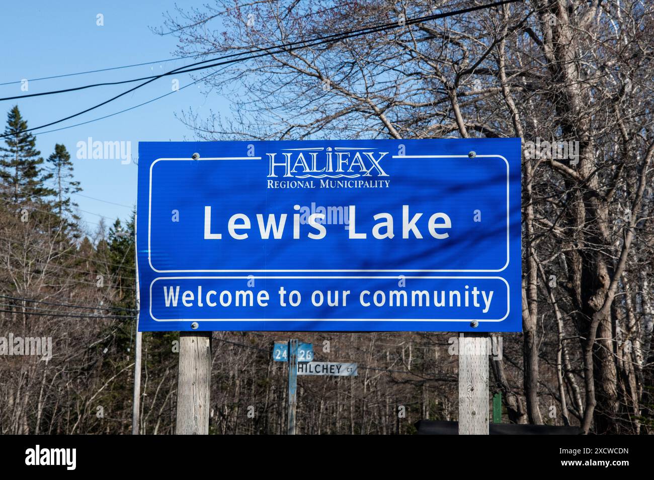Willkommen im Lewis Lake Schild auf NS 3 in Nova Scotia Stockfoto