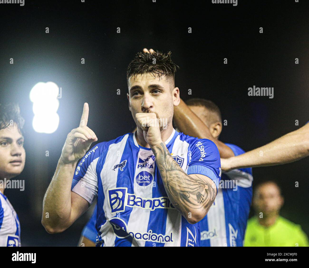 Belem, Brasilien. Juni 2024. PA - BELEM - 06/18/2024 - BRASILEIRO B 2024, PAYSANDU x CRB - Joao Vieira, Paysandu-Spieler, feiert sein Tor während eines Spiels gegen CRB im Curuzu-Stadion in der brasilianischen B 2024-Meisterschaft. Foto: Marcos Junior/AGIF Credit: AGIF/Alamy Live News Stockfoto