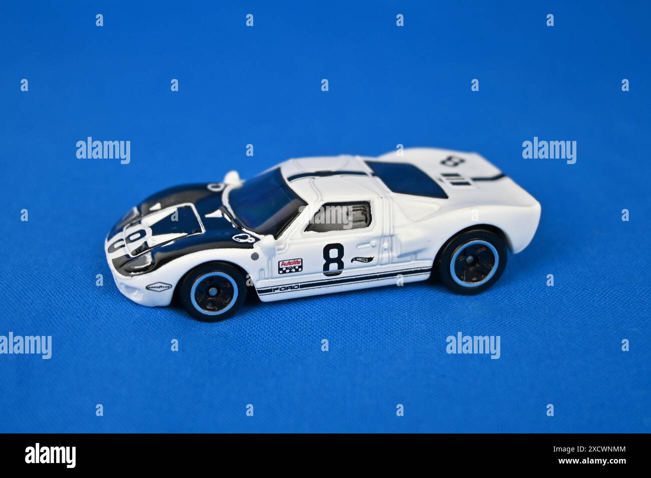 Hot WHEELS Ford GT40 in weiß mit schwarzer Motorhaube – Wales, Großbritannien – 15. Juni 2024 Stockfoto