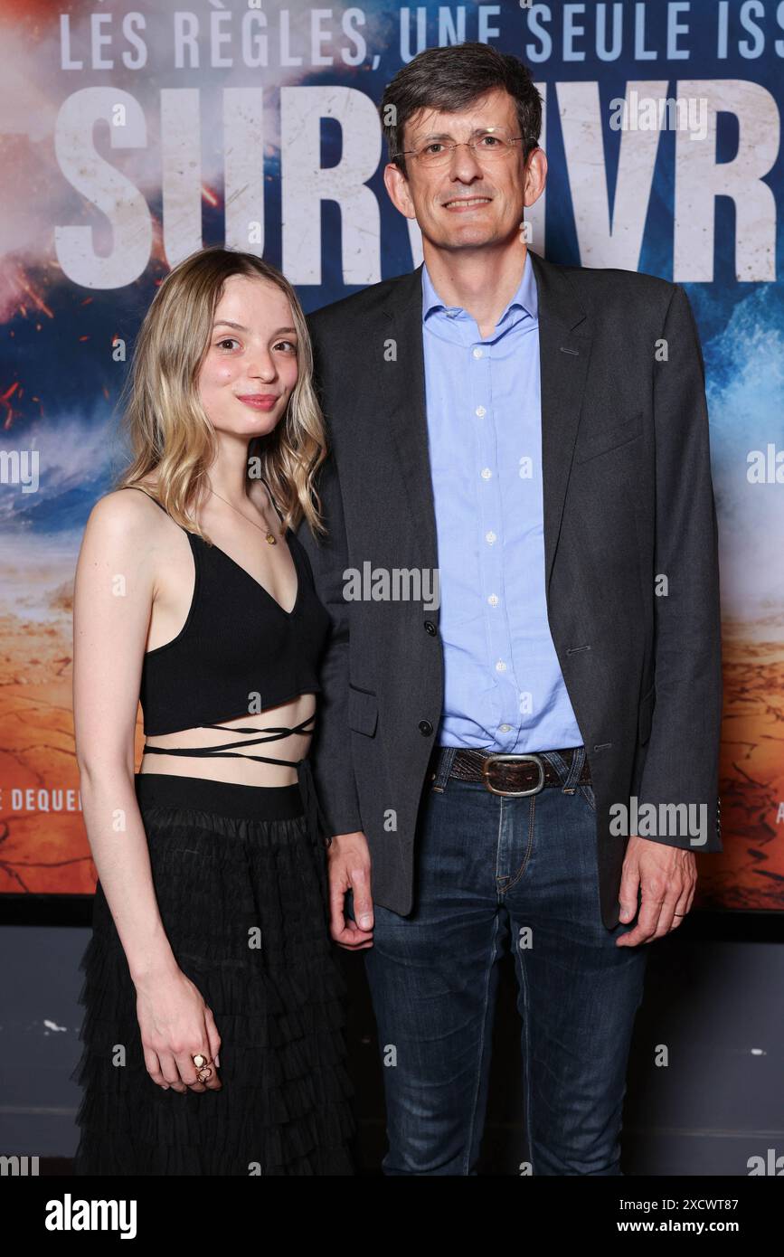 Paris, Frankreich. Juni 2024. KORREKTURUNTERSCHRIFT - Lisa Delamar und ihr Vater Vincent Delamarre nehmen am Fotoaufruf zur Premiere des Films Survivre Teil, der am 18. Juni 2024 im Kino UGC Bercy in Paris stattfand. Foto: David Boyer/ABACAPRESS. COM Credit: Abaca Press/Alamy Live News Stockfoto