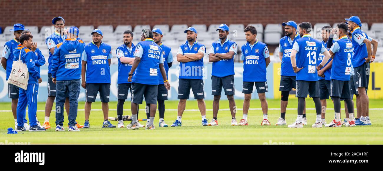 Die Indianermannschaft im County Ground Derby, bevor sie England in der England Deaf Cricket Summer Series spielen. Stockfoto