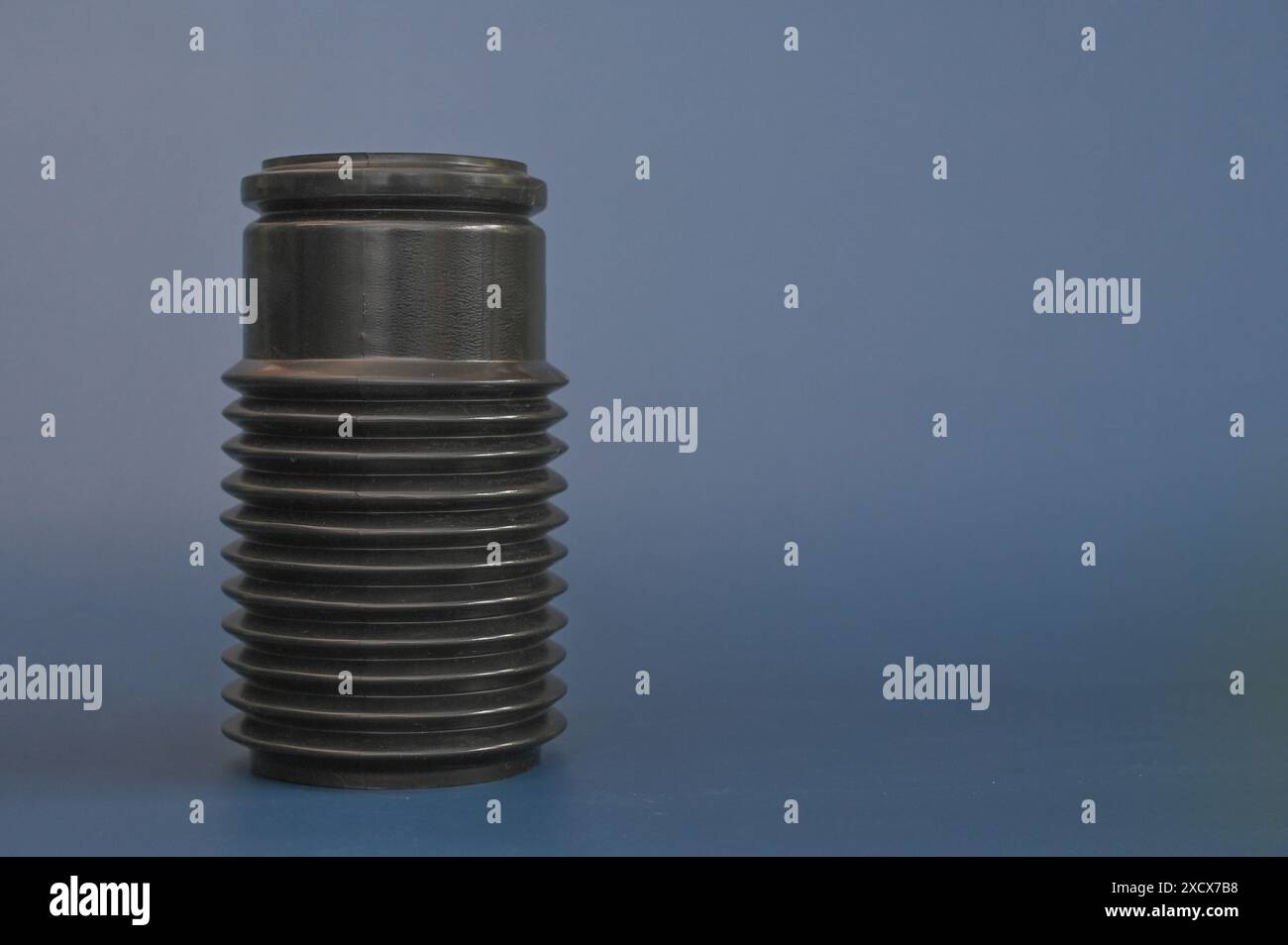 Kofferraum am Stoßdämpfer des Fahrzeugs. Stockfoto