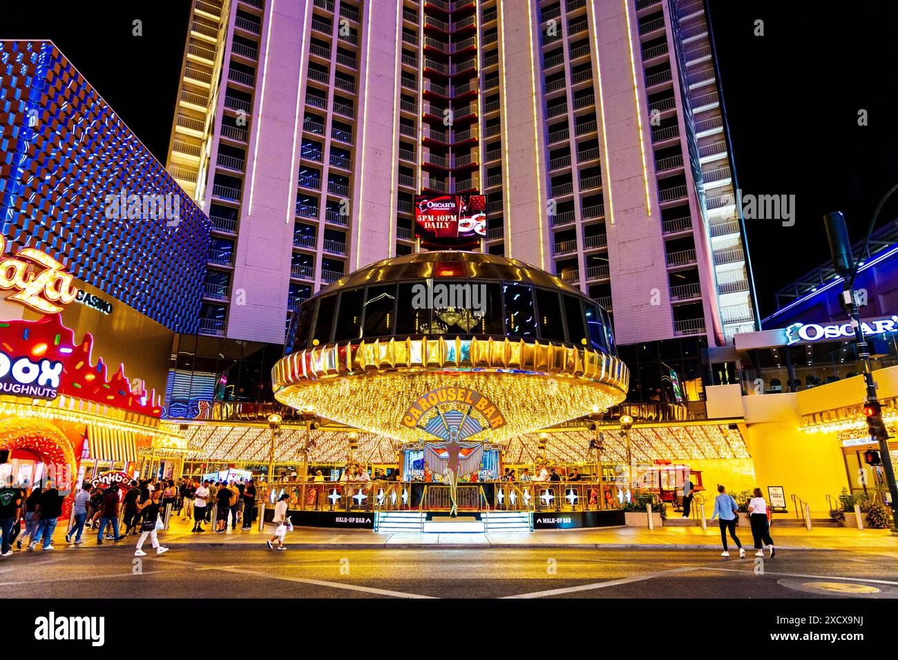 Carusel Bar vor dem Plaza Hotel & Casino, Fremont Street Experience, Las Vegas, Nevada, USA Stockfoto