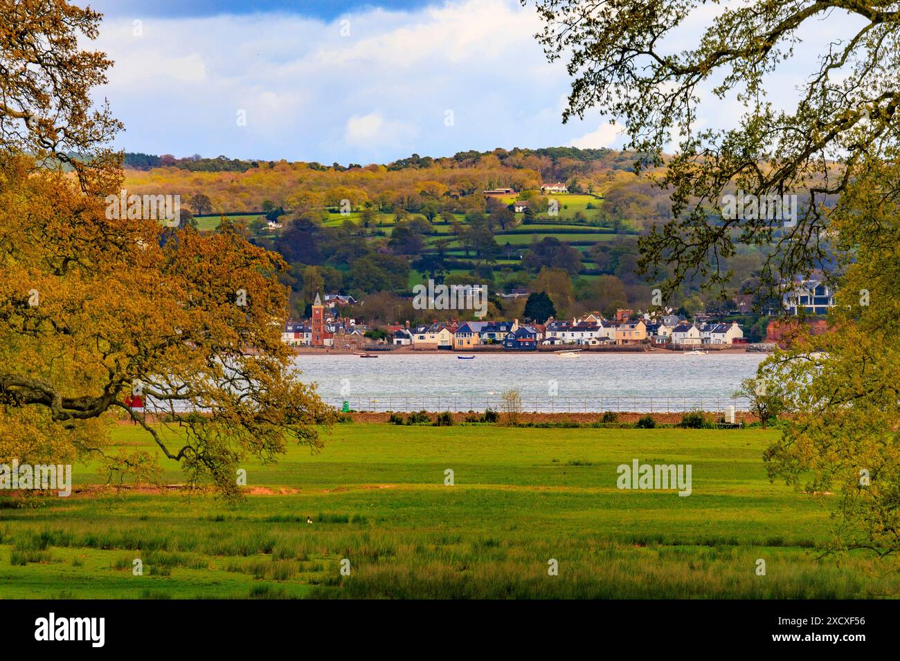 Das Dorf Lympstone und der Fluss exe aus Powderham Castle in Kenton, in der Nähe von Exeter, Devon, England, UK Stockfoto
