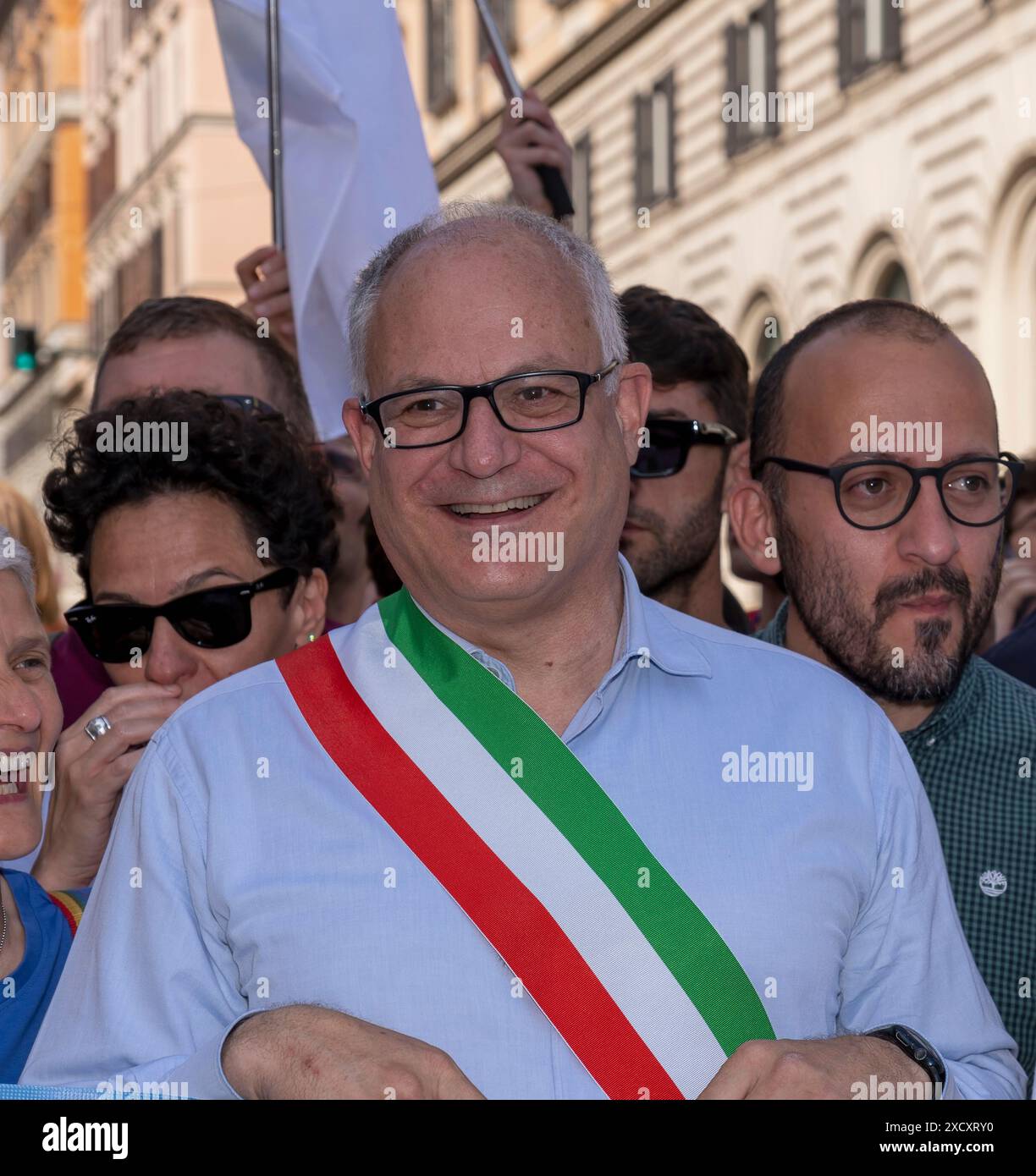 Roberto Gualtieri, Bürgermeister von Rom, unterstützt die Rechte der LGBTQIA, nimmt an der Rome Gay Pride 2024, 30. Ausgabe Teil. Rom, Italien, Europäische Union, EU Stockfoto