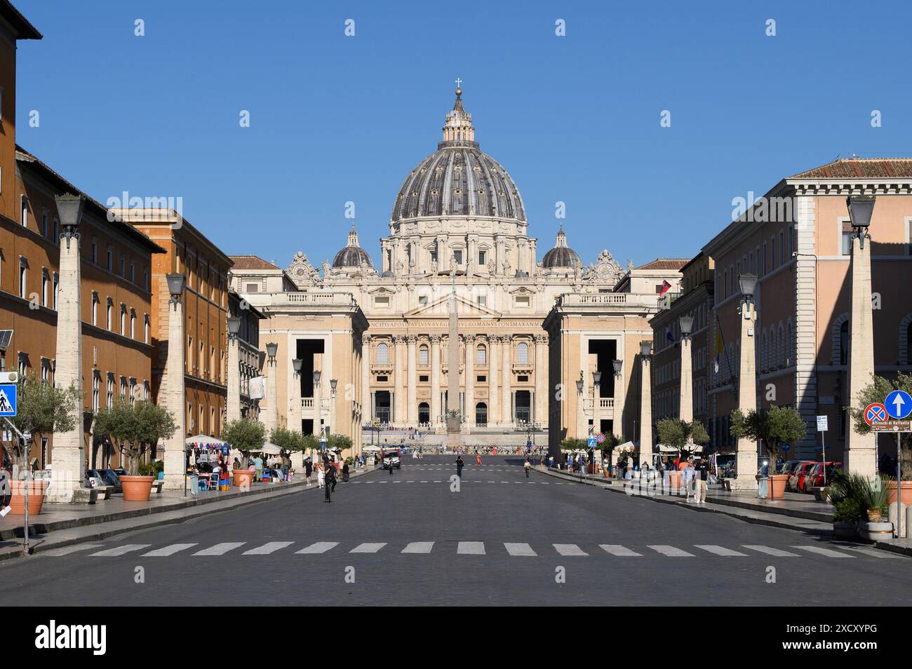 Rom. Italien. Via della Conciliazione und Petersdom (Basilica di San Pietro), Vatikanstadt (Città del Vaticano). Stockfoto