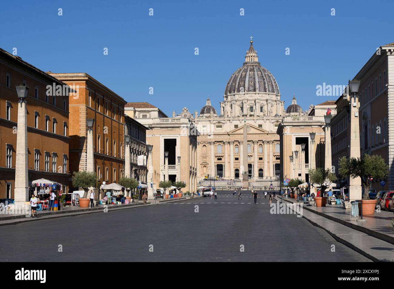 Rom. Italien. Via della Conciliazione und Petersdom (Basilica di San Pietro), Vatikanstadt (Città del Vaticano). Stockfoto
