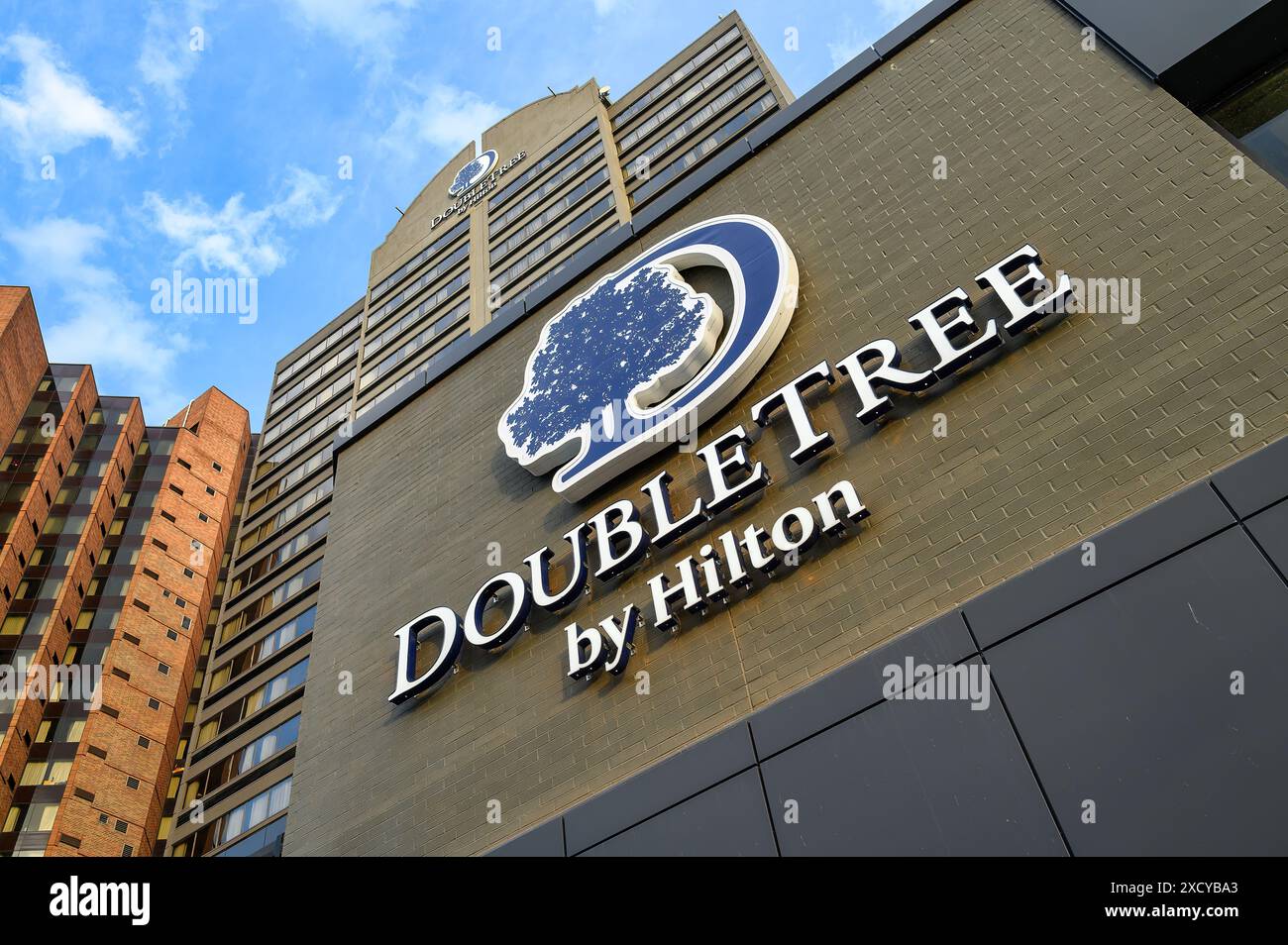 Double Tree by Hilton, Geschäftszeichen oder Logo Stockfoto