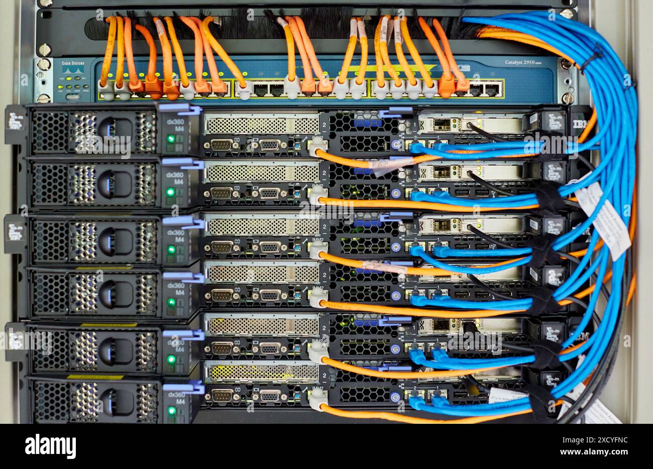 RAK-Server. Computernetzwerke. Glasfasernetzwerk. Stockfoto