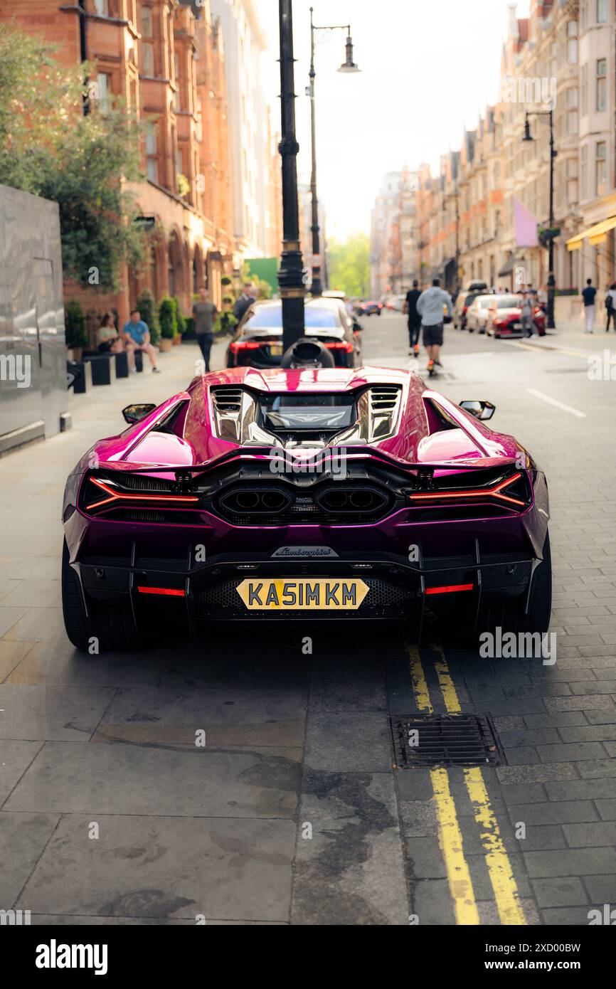 Lamborghini Revuelto auf Viola Bast Stockfoto