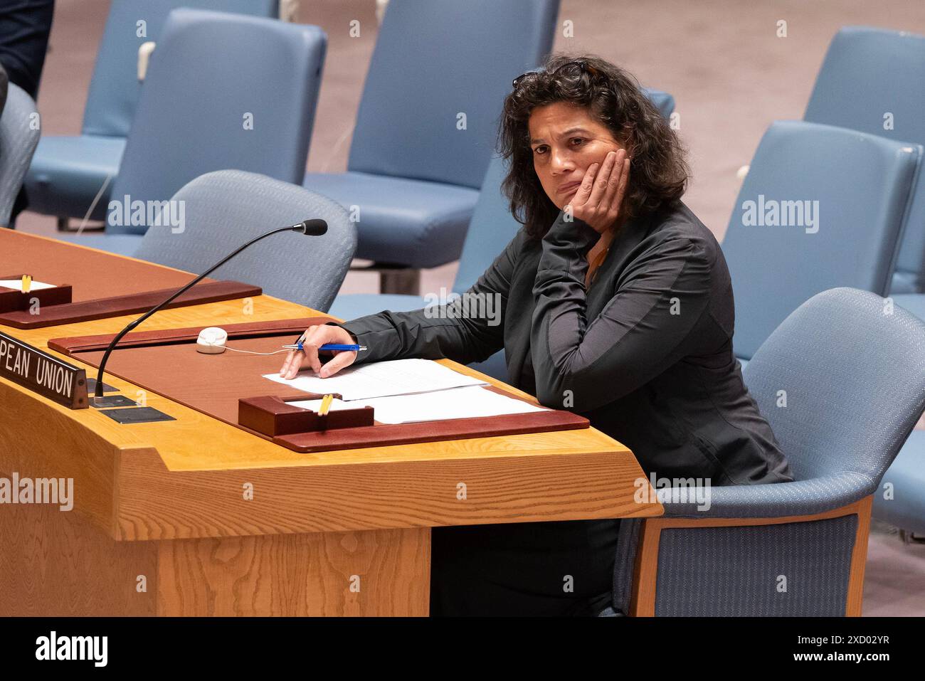 Botschafterin Hedda Samson von der Europäischen Union nimmt an der Tagung des Sicherheitsrats über die Wahrung des Friedens und der Sicherheit der Ukraine am Hauptsitz der Vereinten Nationen in New York Teil. Auf der Spitze der Sitzung des SC informierte Rosemary DiCarlo, Untergeneralsekretär für politische Angelegenheiten und Friedenskonsolidierung, die Mitglieder über den hochrangigen Gipfel zum Frieden für die Ukraine, der am 15-16. Juni in der Schweiz stattfindet. Der russische Botschafter wiederholte das Ultimatum des russischen Präsidenten W. Putin und forderte die Ukraine zur Kapitulation auf. Der ukrainische Botschafter verglich dieses Ultimatum in seiner Rede mit Forderungen Hitlers in den Jahren 1938-1939, Par Stockfoto