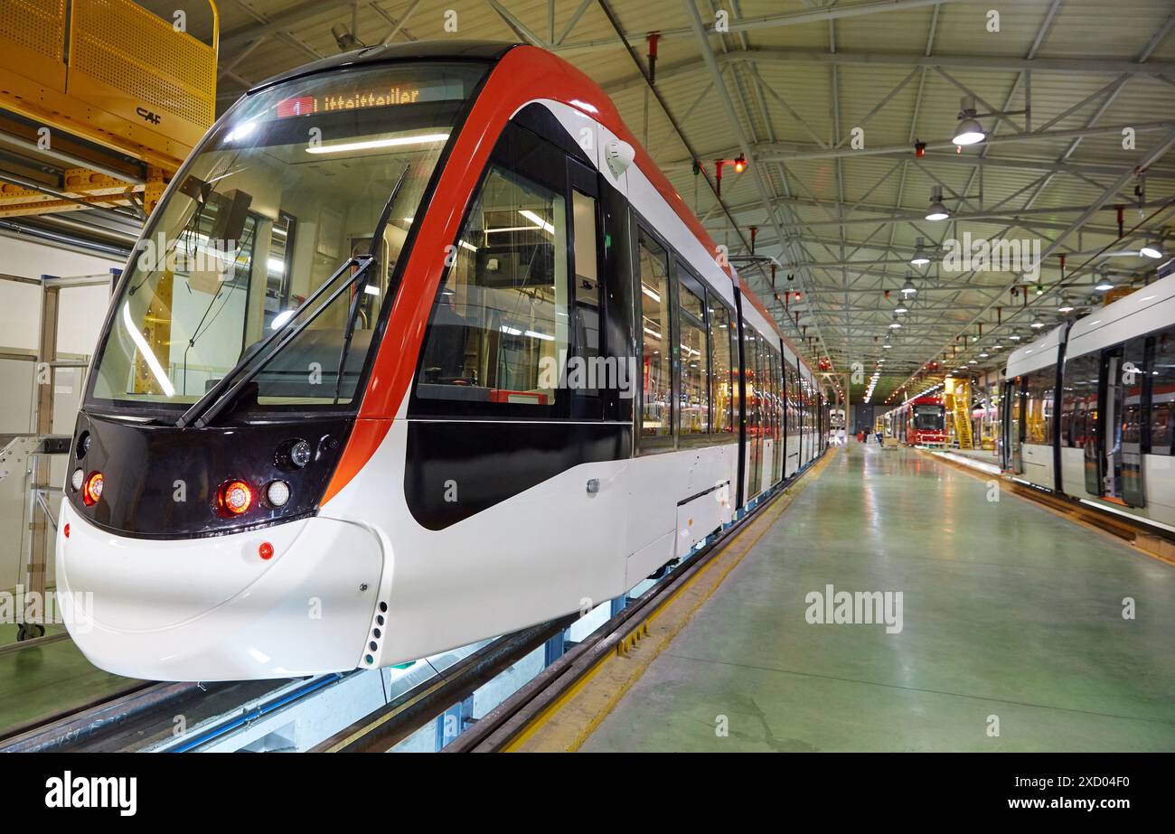 Montage-Werkstatt-Straßenbahnen. Herstellung von Zügen. Stockfoto