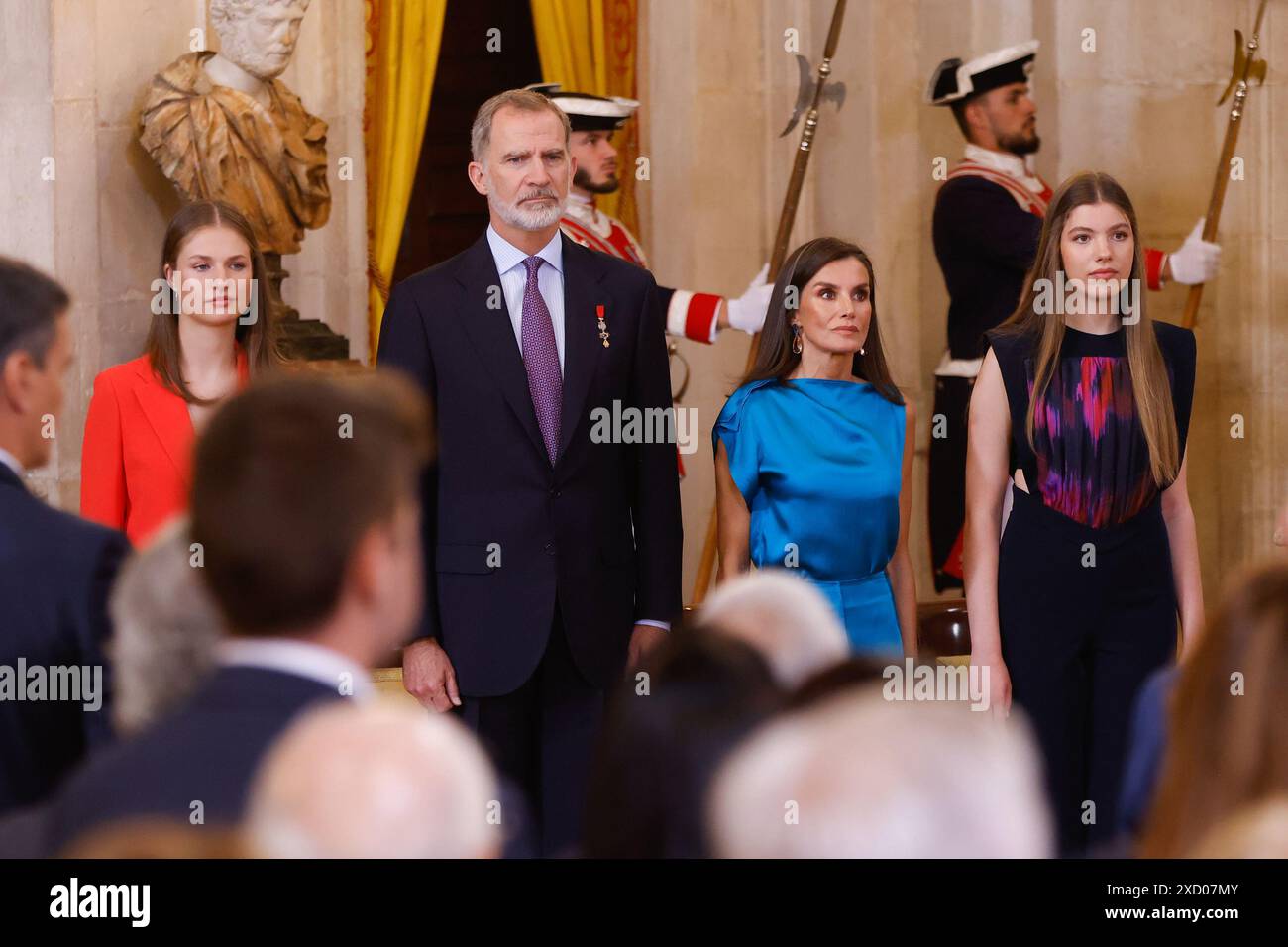 Prinzen Leonor von Spanien, König Felipe VI., Königin Letizia und Sofia während der Feierlichkeiten zum 10. Jahrestag der Ausrufung des Königs in Stockfoto