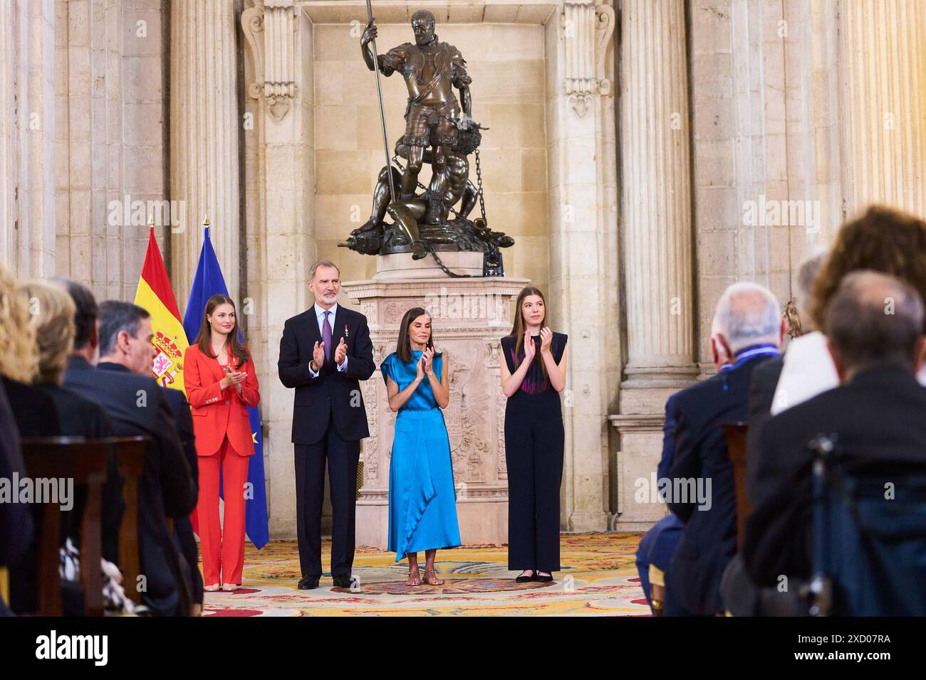 Prinzen Leonor von Spanien, König Felipe VI., Königin Letizia und Sofia während der Feierlichkeiten zum 10. Jahrestag der Ausrufung des Königs in Stockfoto