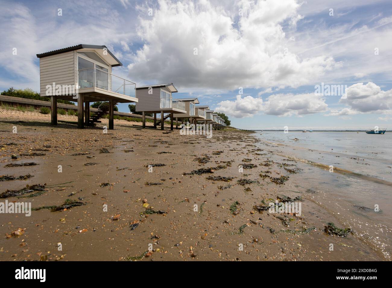 Strandhütten im Osea Leisure Park in Maldon, Essex Großbritannien Stockfoto