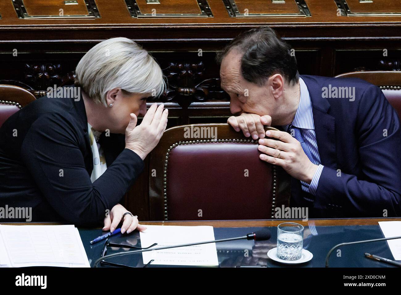 Roma, Italien. Juni 2024. IL ministro del Lavoro Marina Elvira Calderone e il ministro per i Rapporti con il Parlamento Luca Ciriani durante il question time alla Camera dei deputati a Roma, Mercoledì, 19 Giugno 2024 (Foto Roberto Monaldo/LaPresse) Arbeitsministerin Marina Elvira Calderone und Minister für Beziehungen zum Parlament Luca Ciriani während der Fragestunde in der Abgeordnetenkammer in Rom, Mittwoch, 19. Juni 2024 (Foto: Roberto Monaldo/LaPresse) Credit: LaPresse/Alamy Live News Stockfoto