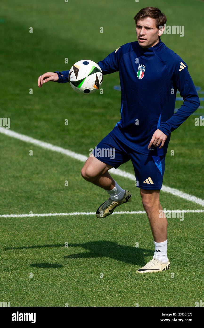 Hemberg-Stadion, Deutschland. 19. Juni 2024. Nicolo Barella aus Italien im Einsatz während des italienischen Trainings am Vorabend des Gruppenfußballspiels der UEFA EURO 2024 gegen Spanien. Quelle: Nicolò Campo/Alamy Live News Stockfoto