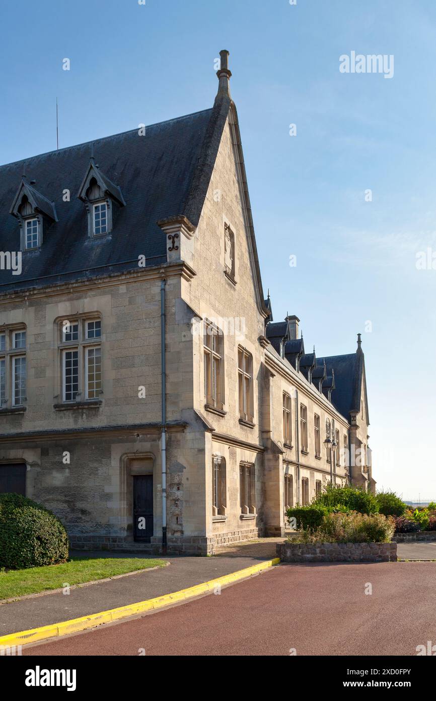 Das ehemalige Priory of Montdidier diente bis 1965 als Gerichtsgebäude, bis es zum öffentlichen Finanzzentrum wurde. Stockfoto