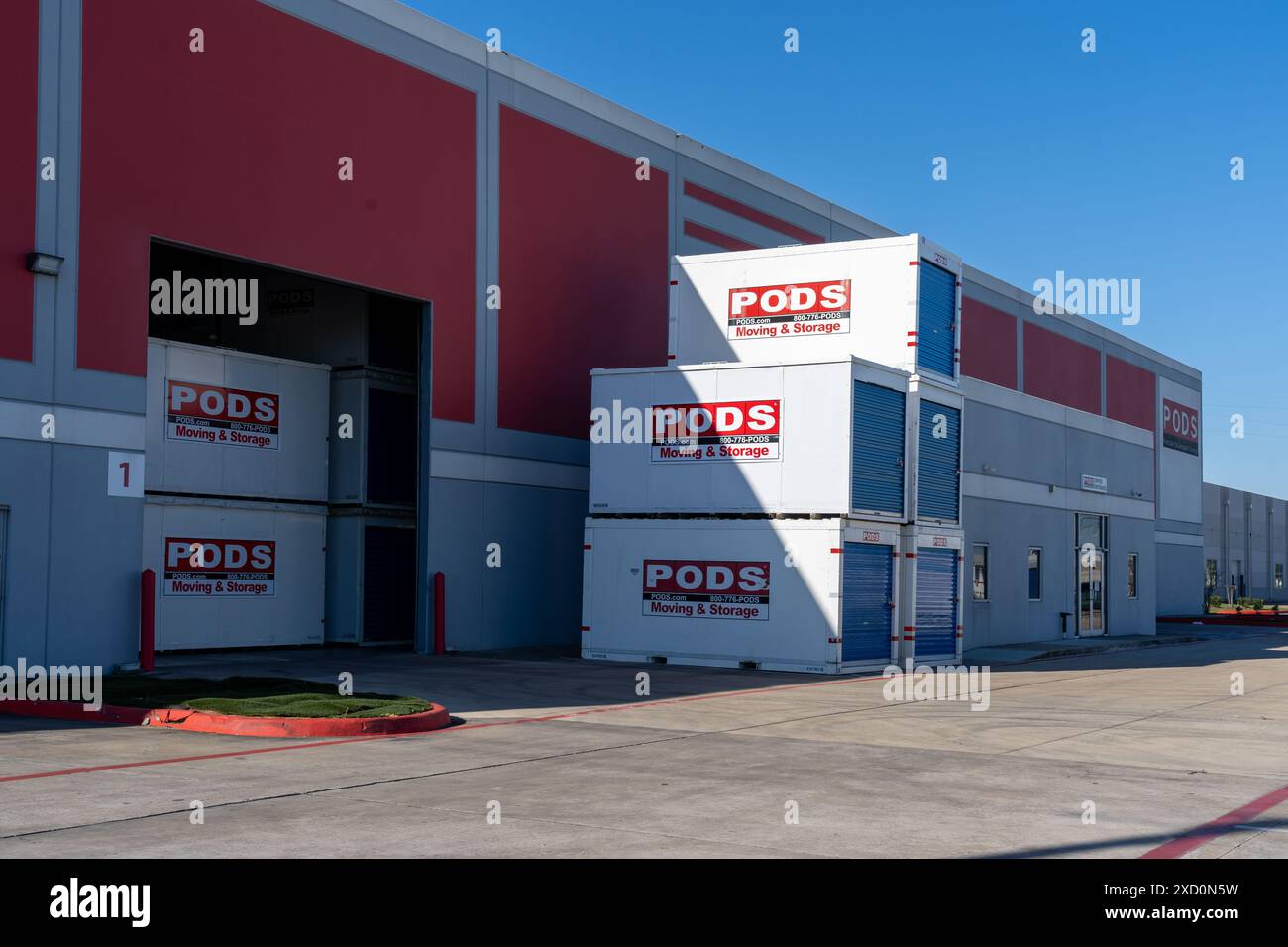 Houston, Texas, USA - 13. März 2022: PODS-Container in einer ihrer Einrichtungen in Houston. Stockfoto