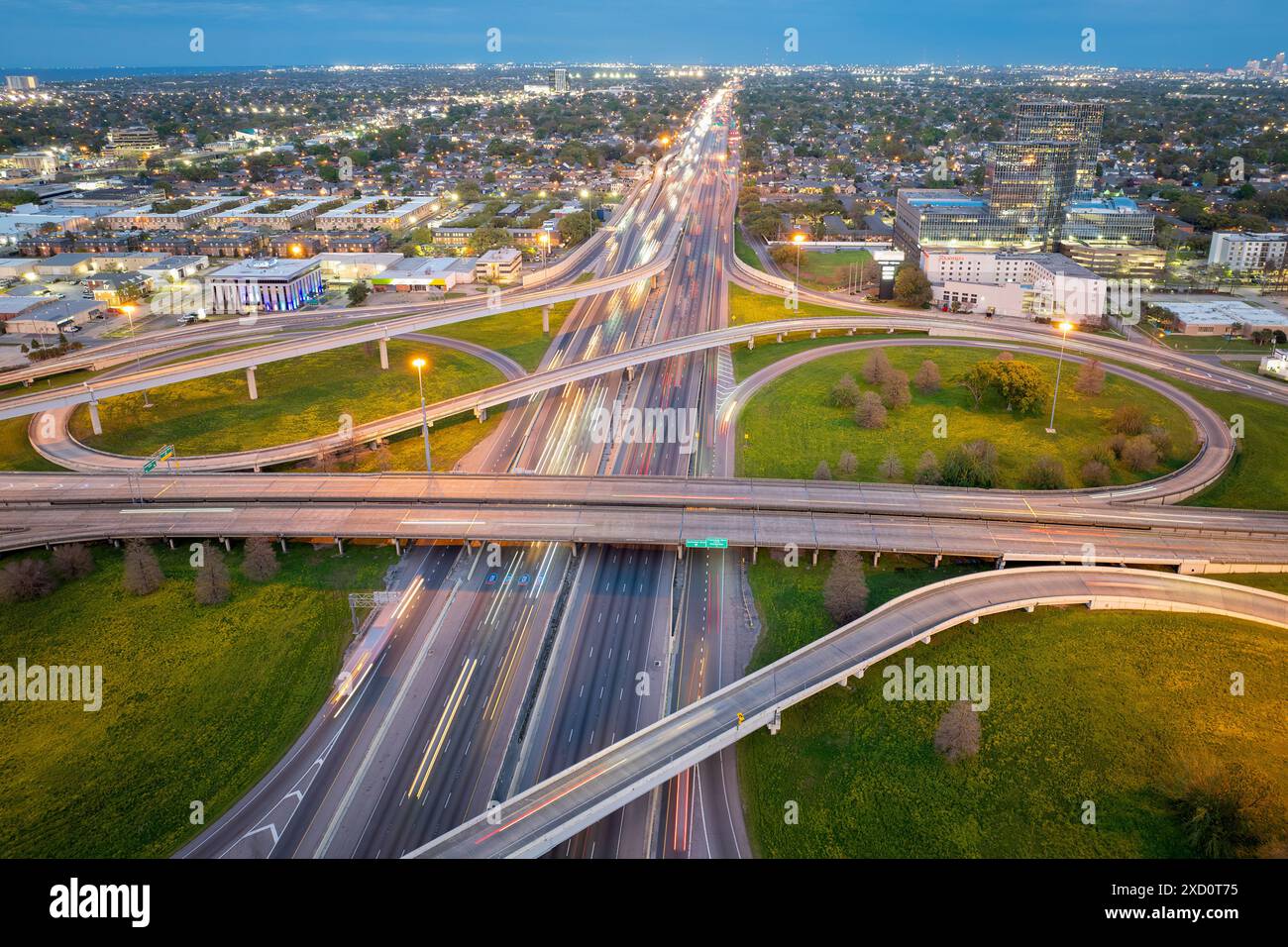 Luftaufnahme einer Kreuzung auf der I-10 in Metairie, Louisana. Stockfoto