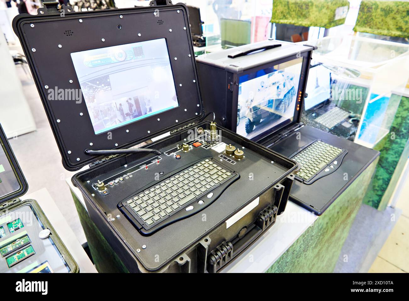 Geschützte militärische Industriecomputer und Laptops Stockfoto