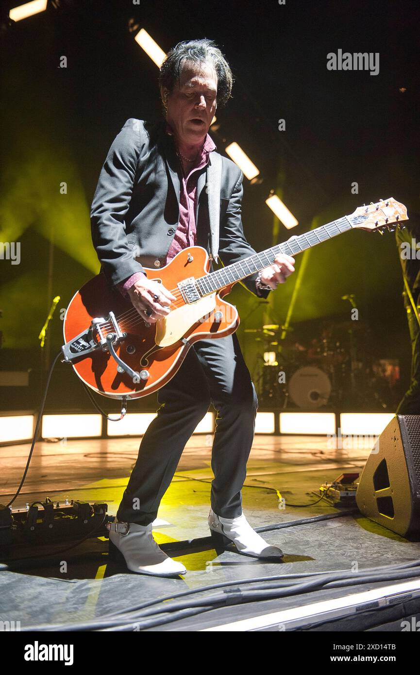 7. Mai 2024: Wilmington, North Carolina; USA: Gitarrist TROY VAN LEEUWEN von der Band QUEENS OF THE STONE AGE tritt live auf, während ihre Tour 2024 einen Halt im Live Oak Bank Pavilion im Riverfront Park in Wilmington macht. Copyright 2024 Jason Moore. (Kreditbild: © Jason Moore/ZUMA Press Wire) NUR REDAKTIONELLE VERWENDUNG! Nicht für kommerzielle ZWECKE! Stockfoto