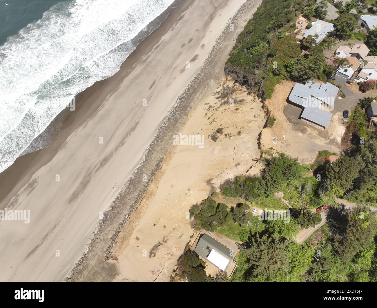 Stranderosion, Abwehr, Restaurierung und Riprap-Bau in Salishan Oregon am Pazifik. Stockfoto