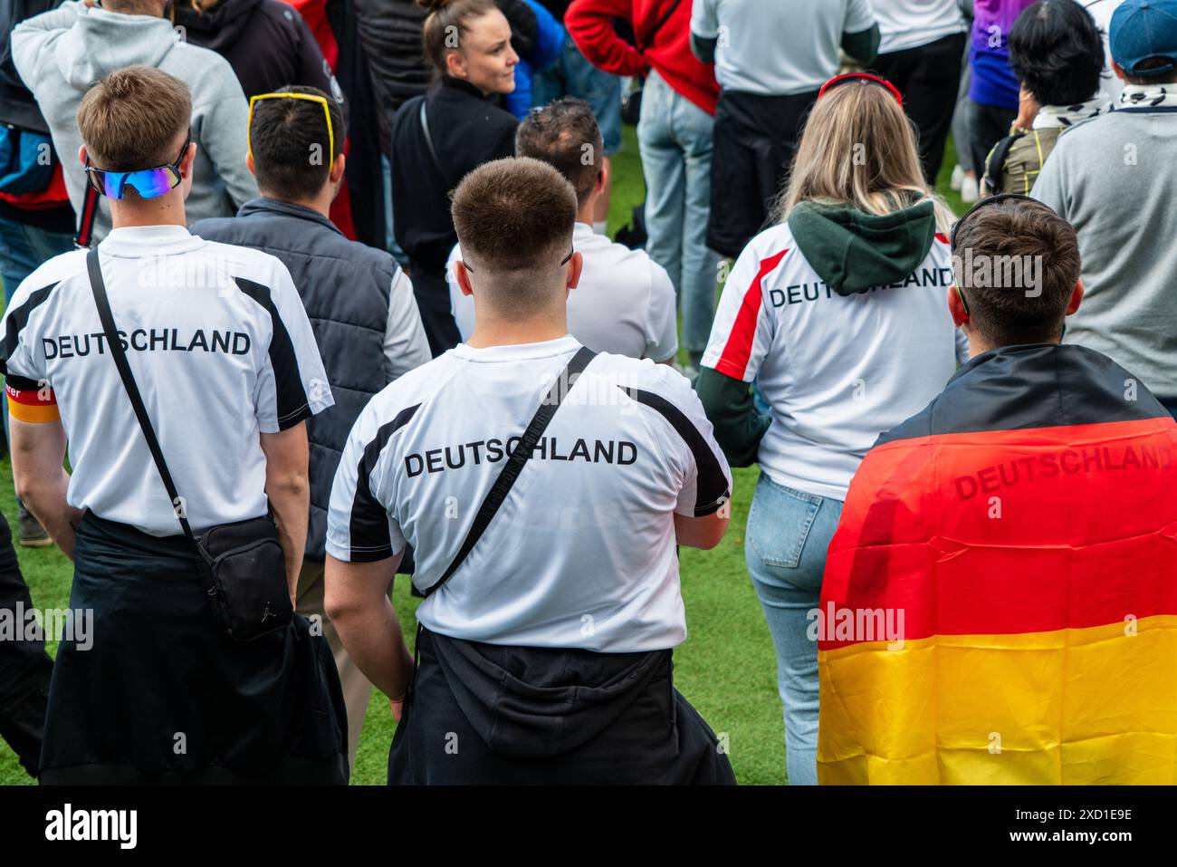 Berlin Deutschland 19. Juni 2024: Man sieht das Fußballspiel zwischen Deutschland und Ungarn in der Vorrunde der Euro2024 in der Fanzone. Stockfoto