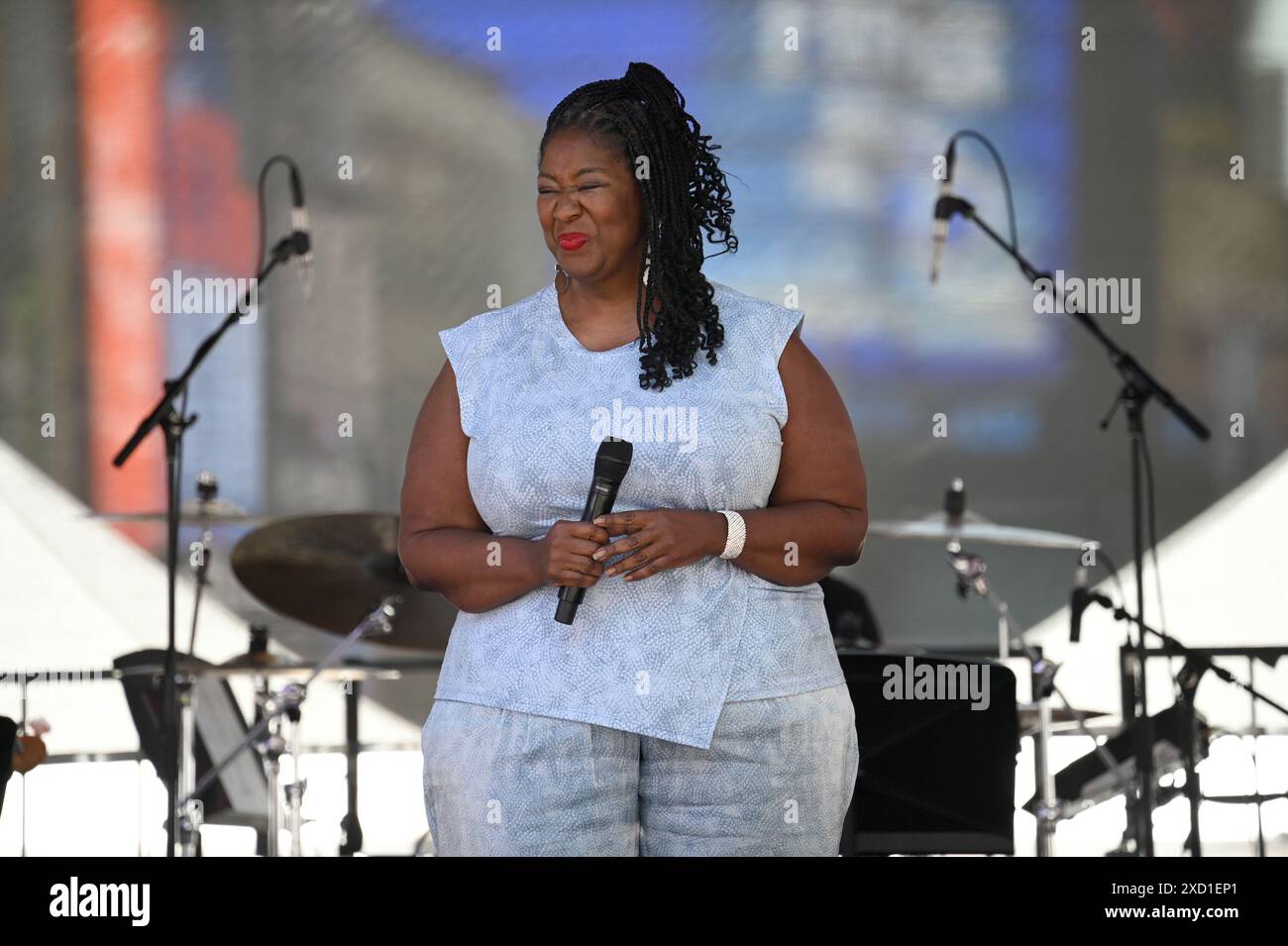 New York, USA. Juni 2024. Natasha Yvette Williams tritt während des 4. Jährlichen Broadway-Konzerts am 19. Juni 2024 im Times Square, New York, NY auf. (Foto: Anthony Behar/SIPA USA) Credit: SIPA USA/Alamy Live News Stockfoto